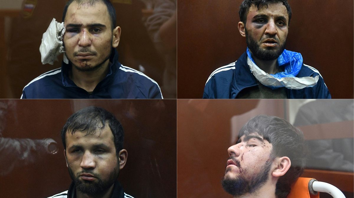 Fotky od ruského soudu, kam přivezli zbité podezřelé z teroristického útoku
